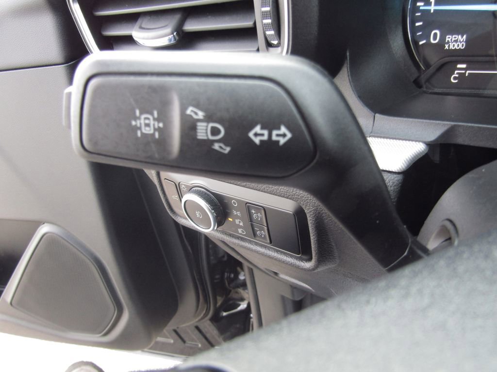 Used 2024 Ford Explorer XLT w/ Equipment Group 202A AWD/4WD image 21