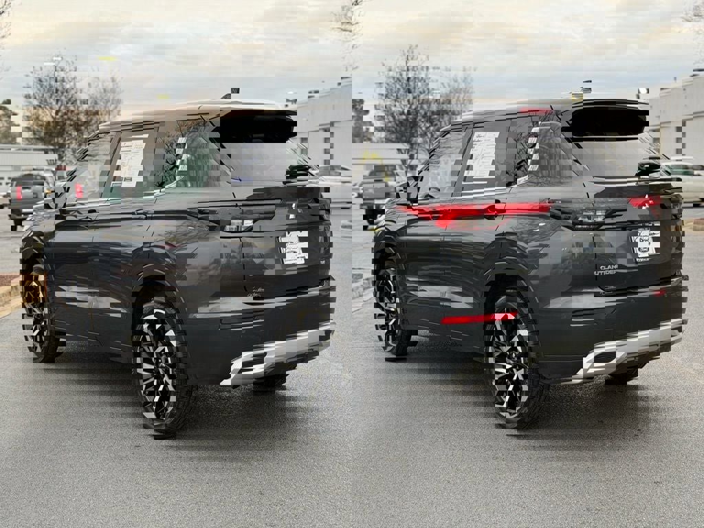 Used 2024 Mitsubishi Outlander SE image 6