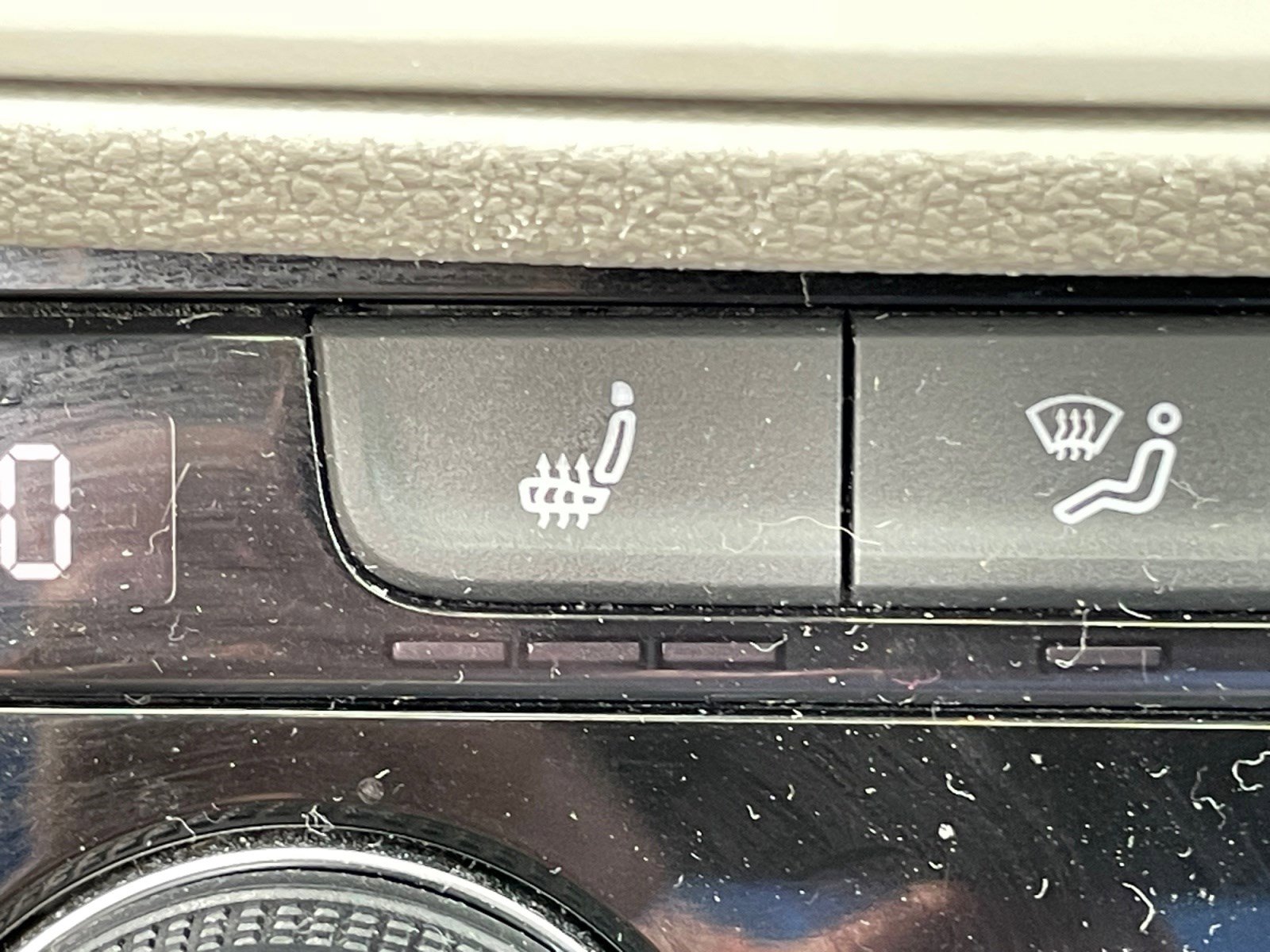 Used 2023 Volkswagen Jetta SE w/ Panoramic Sunroof Package FWD image 23