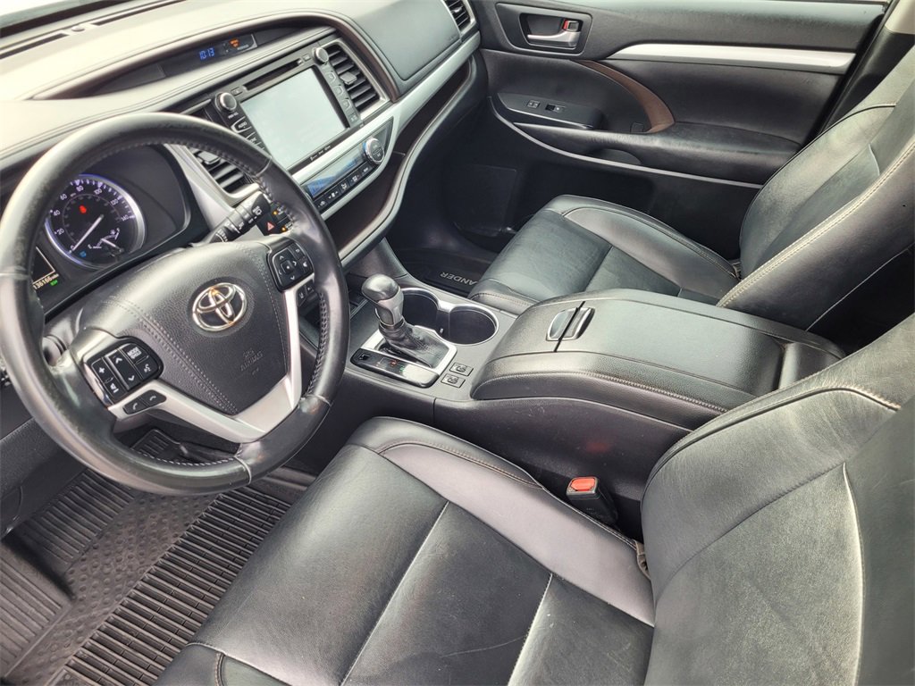Used 2019 Toyota Highlander XLE image 11