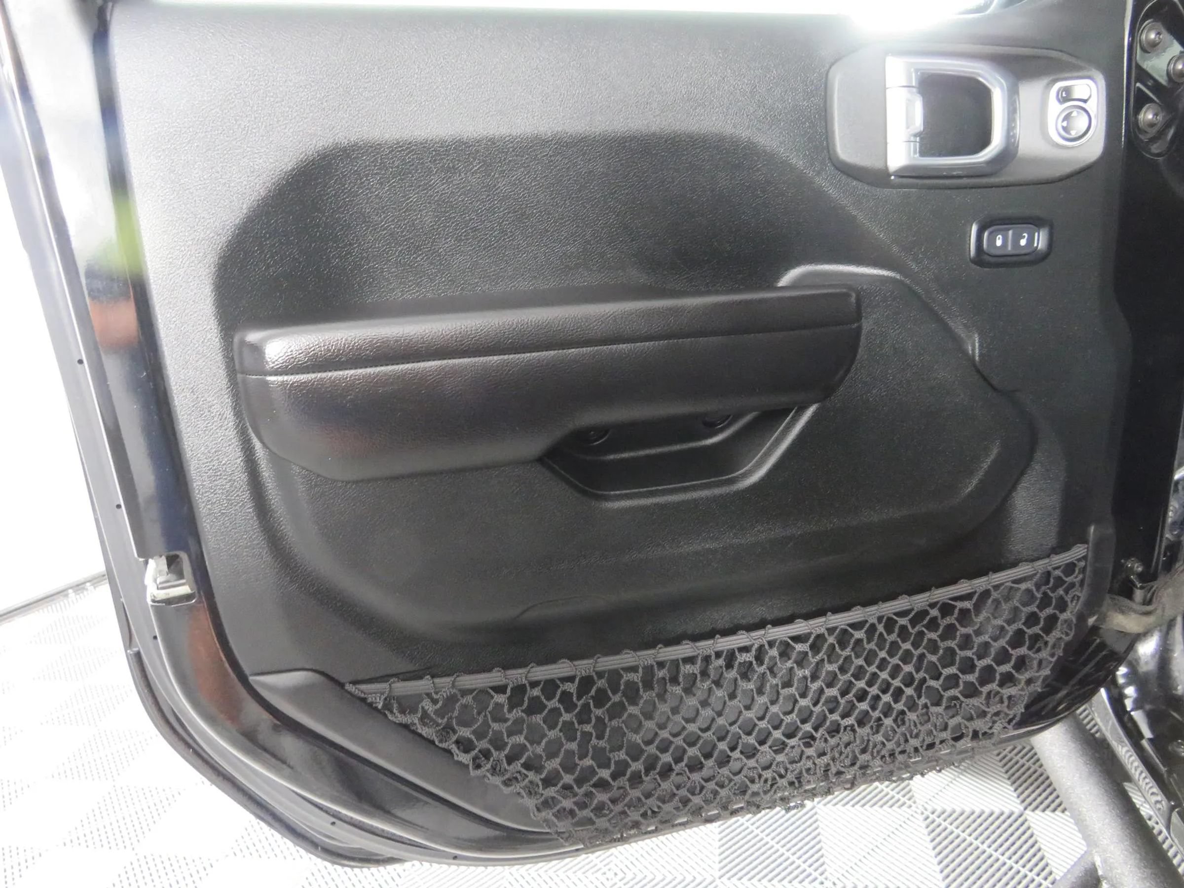 Used 2021 Jeep Wrangler Unlimited Rubicon AWD/4WD image 39