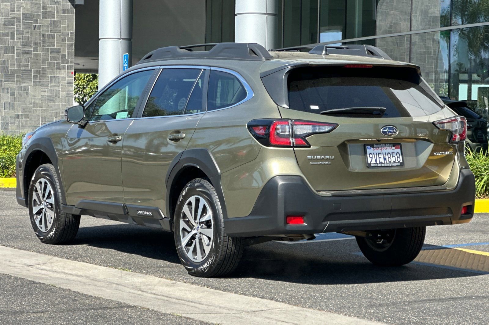 Certified 2025 Subaru Outback Premium image 6