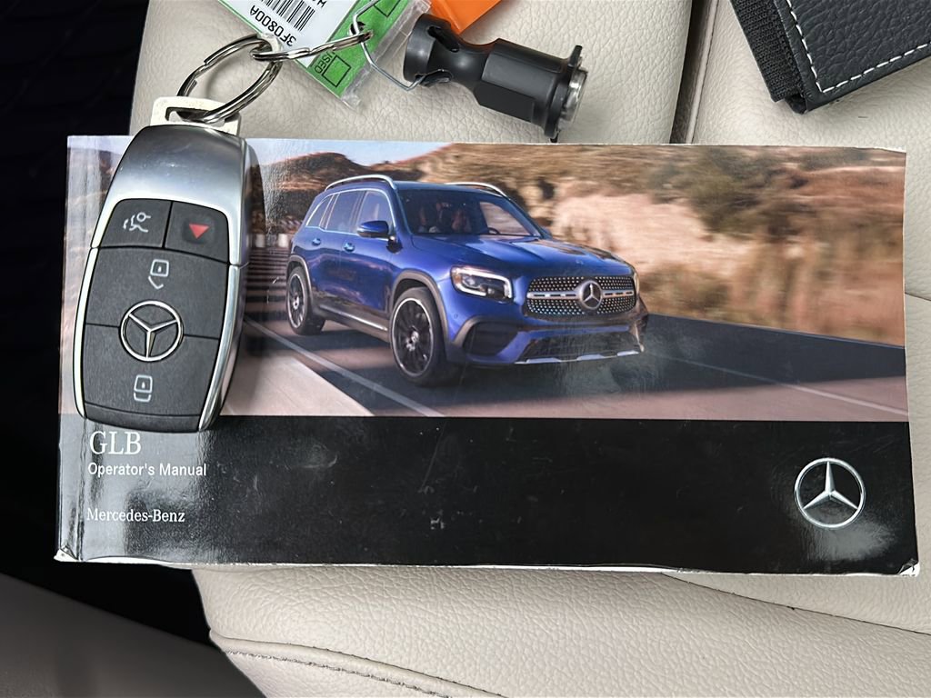 Used 2021 Mercedes-Benz GLB 250 4MATIC image 30