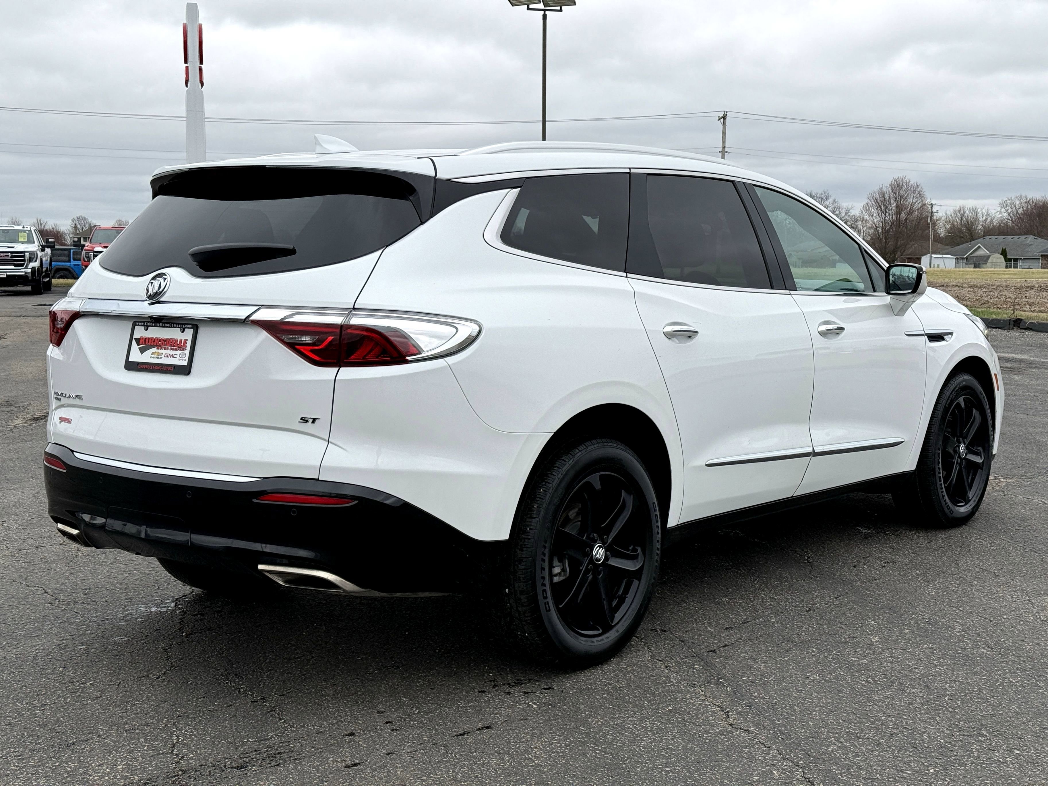 Used 2023 Buick Enclave Essence w/ Experience Buick Package image 3