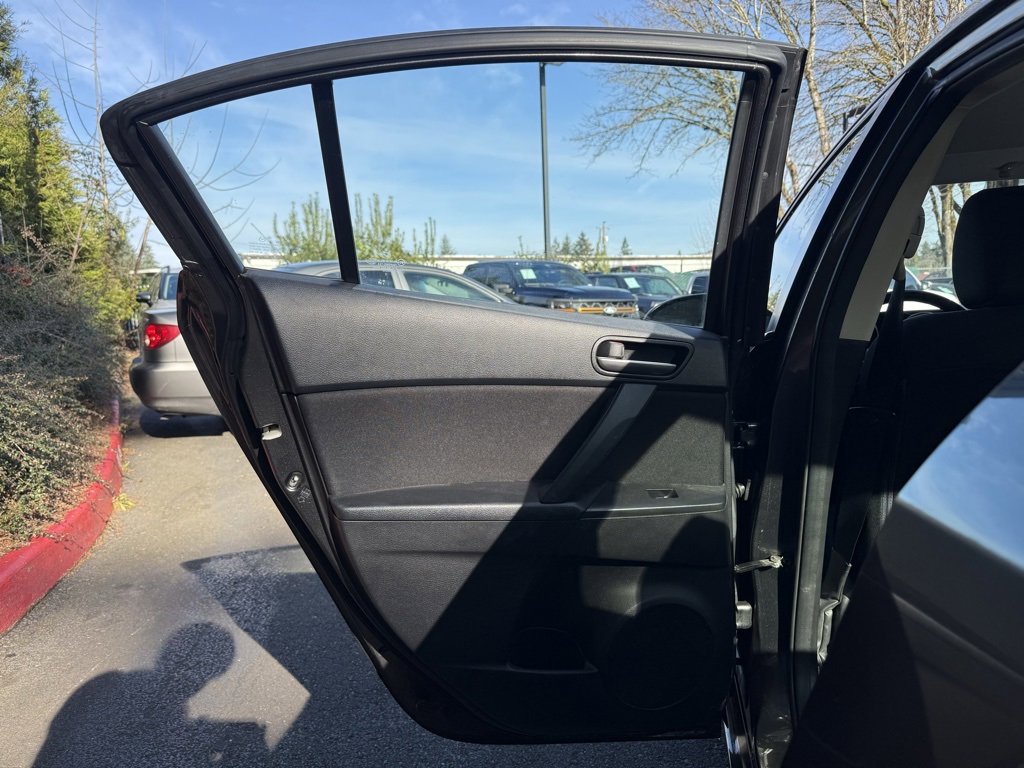 Used 2012 MAZDA MAZDA3 i Touring image 17