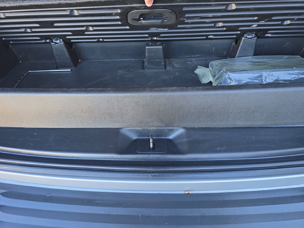 Used 2018 Chevrolet Tahoe LS RWD image 12