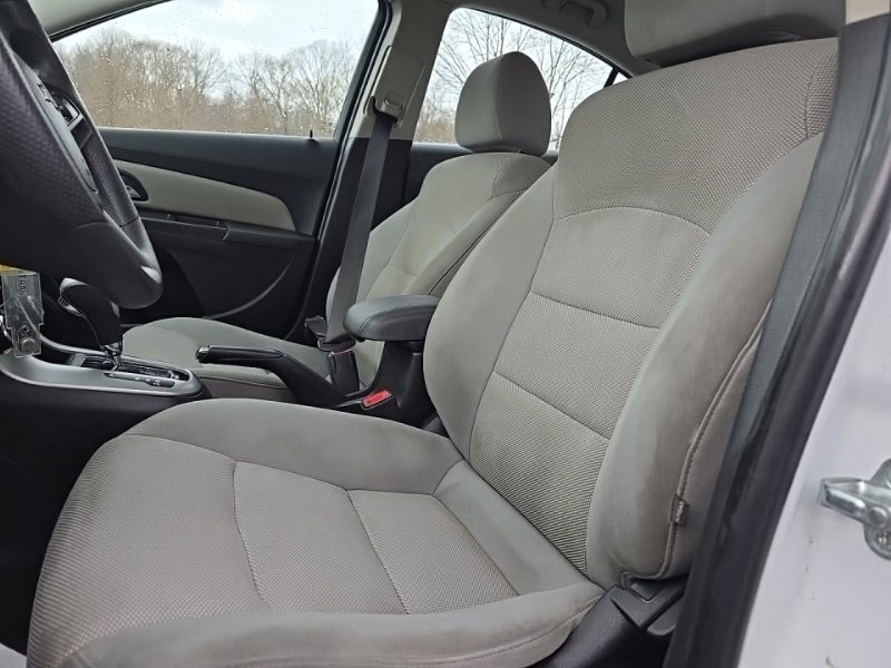 Used 2016 Chevrolet Cruze LT w/ Technology Package image 22