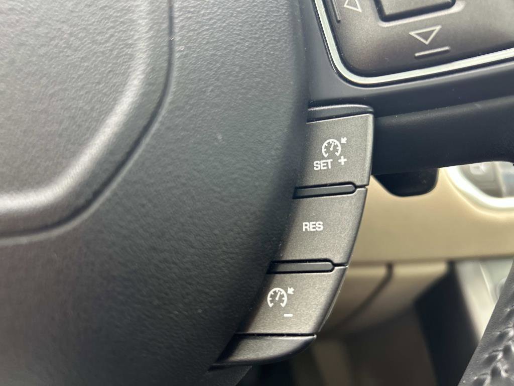 Used 2019 Land Rover Range Rover Evoque SE Premium image 27