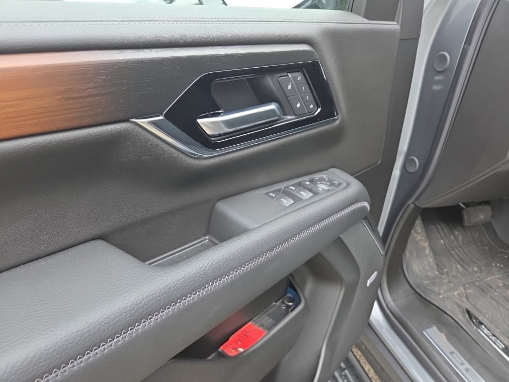 Used 2026 GMC Yukon Denali w/ Denali Reserve Package AWD/4WD image 9