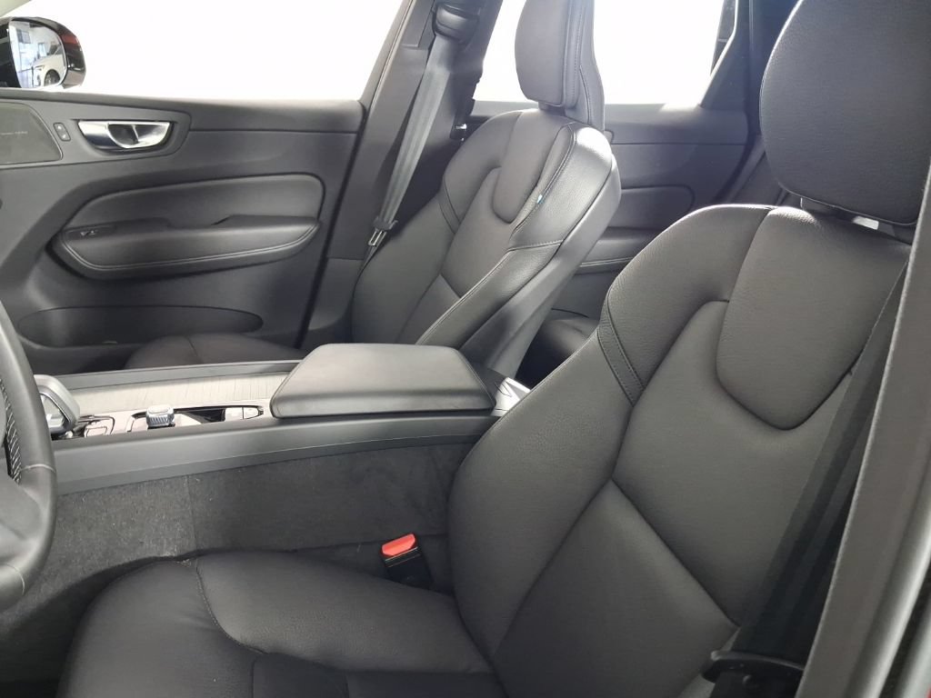 Certified 2025 Volvo XC60 T8 Plus w/ Protection Package Premier AWD/4WD image 23
