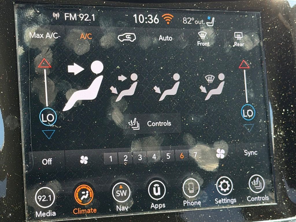 Used 2021 Jeep Grand Cherokee Limited w/ Luxury Group II image 22