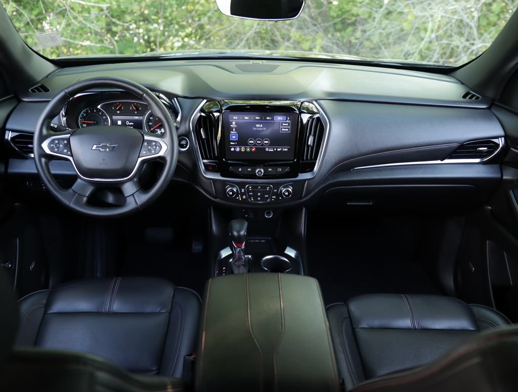 Used 2023 Chevrolet Traverse RS FWD image 22