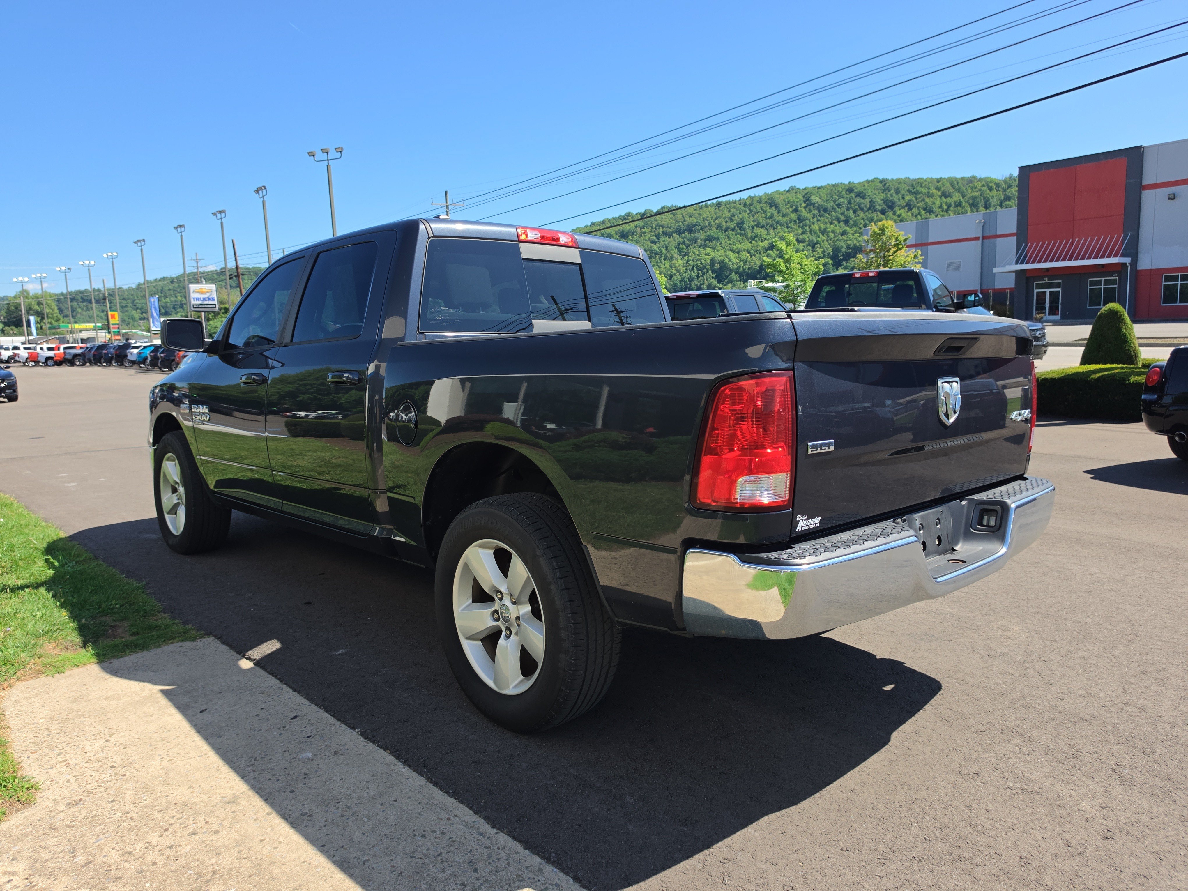Used 2019 RAM 1500 Classic SLT AWD/4WD image 6