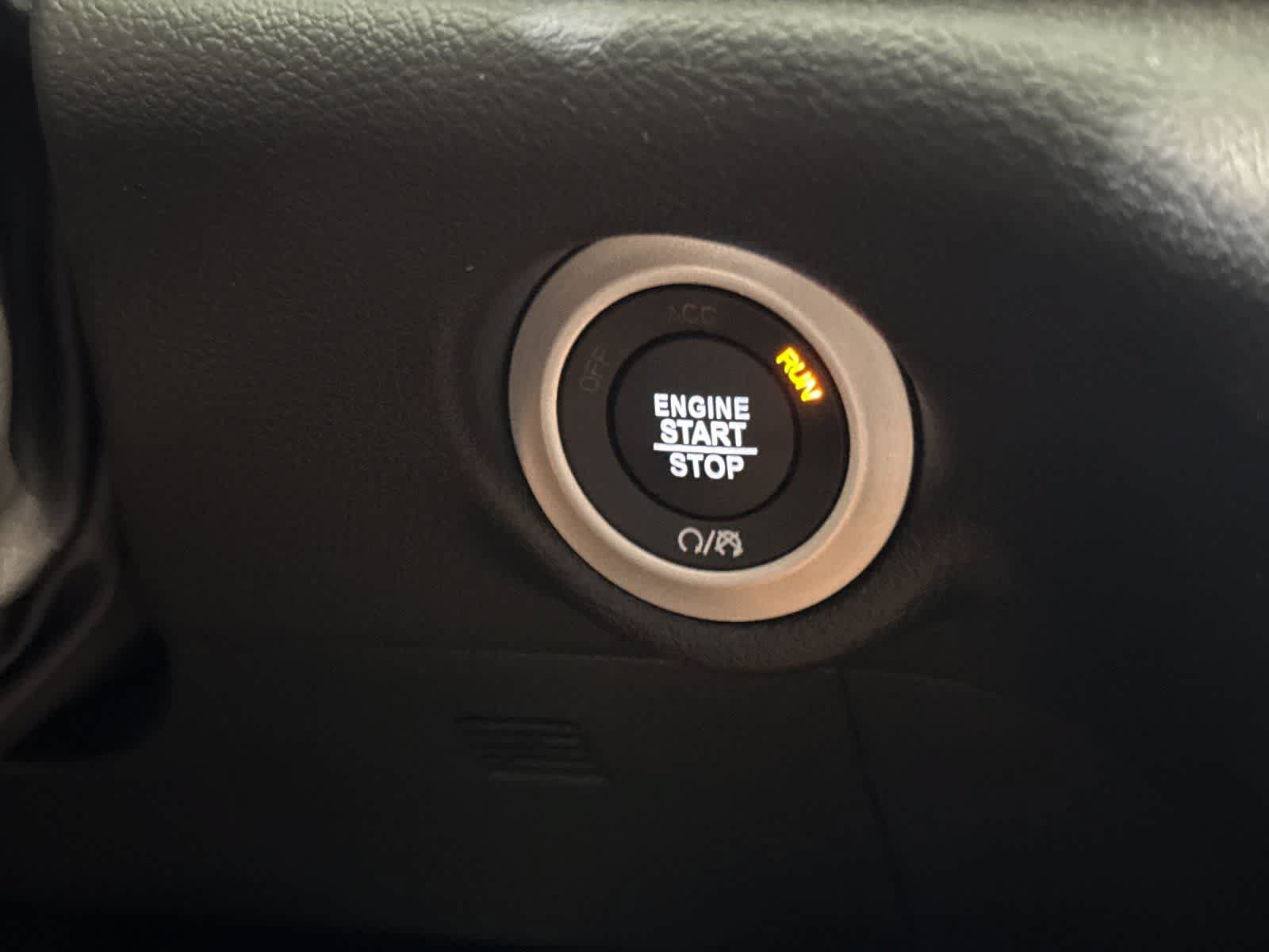 Used 2026 Chrysler Pacifica Select FWD image 24