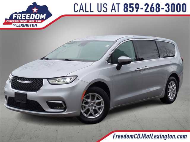 Used 2023 Chrysler Pacifica Touring-L image 1