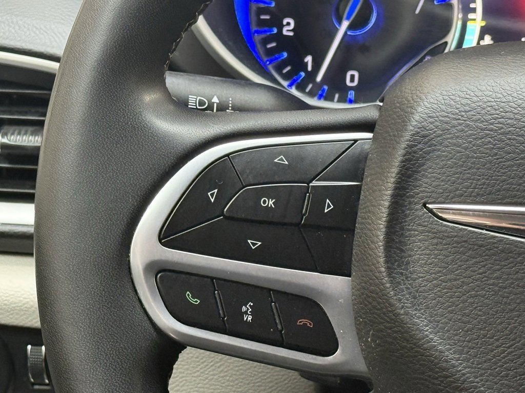 Used 2022 Chrysler Pacifica Touring-L image 20