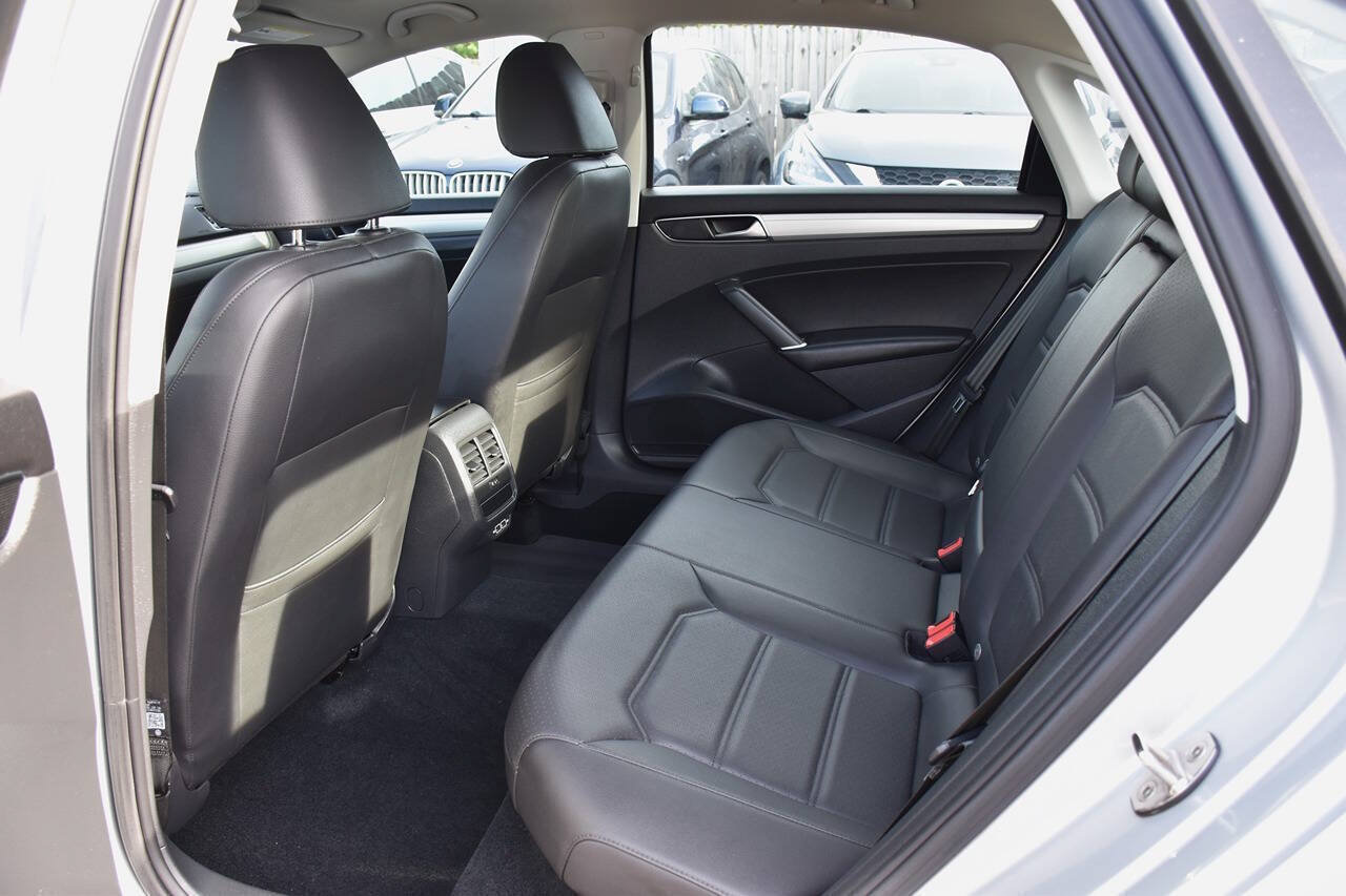 Used 2019 Volkswagen Passat 2.0T Wolfsburg w/ Wheels & Sunroof Package FWD image 11