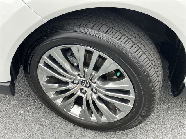 Certified 2024 Toyota Venza Limited image 9