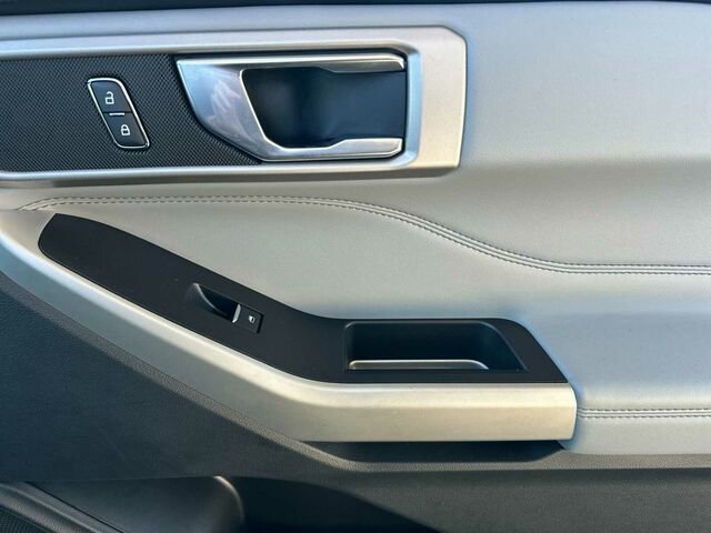 Used 2022 Ford Explorer XLT w/ Equipment Group 202A image 23