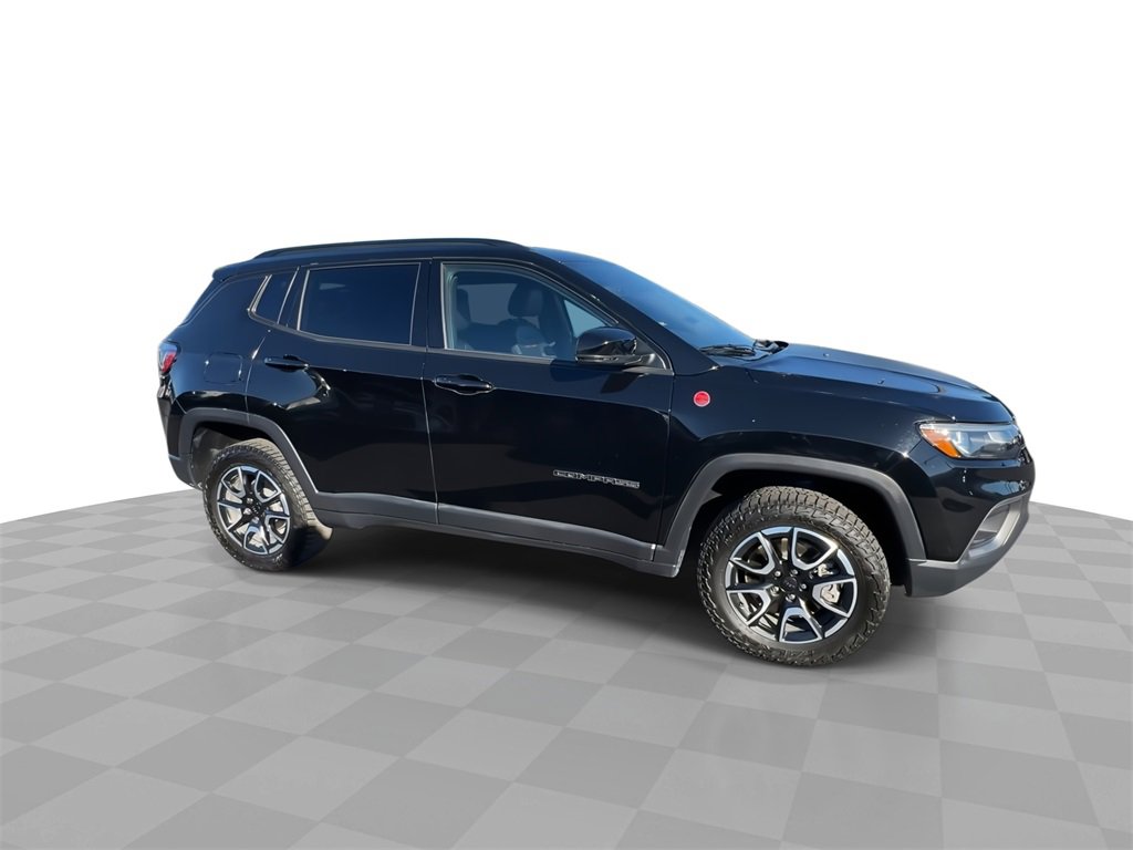 Used 2024 Jeep Compass Trailhawk image 9
