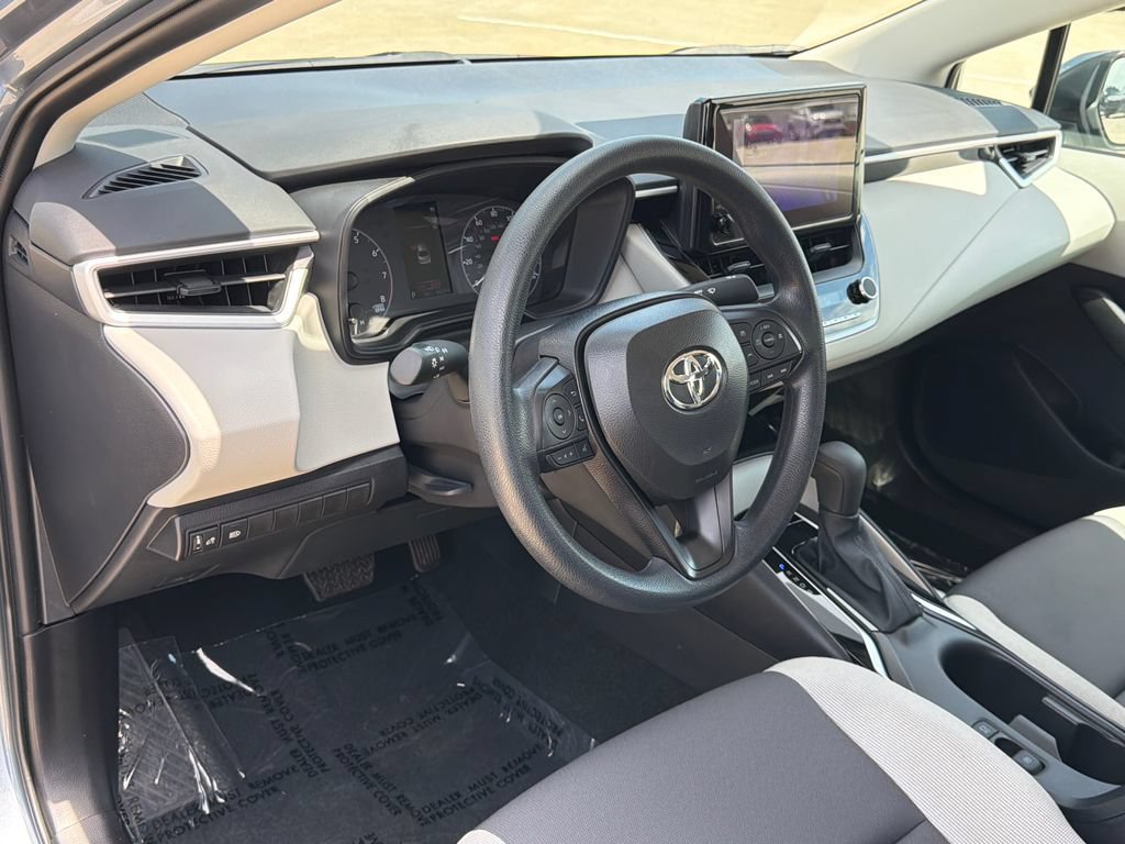 Used 2025 Toyota Corolla LE FWD image 19