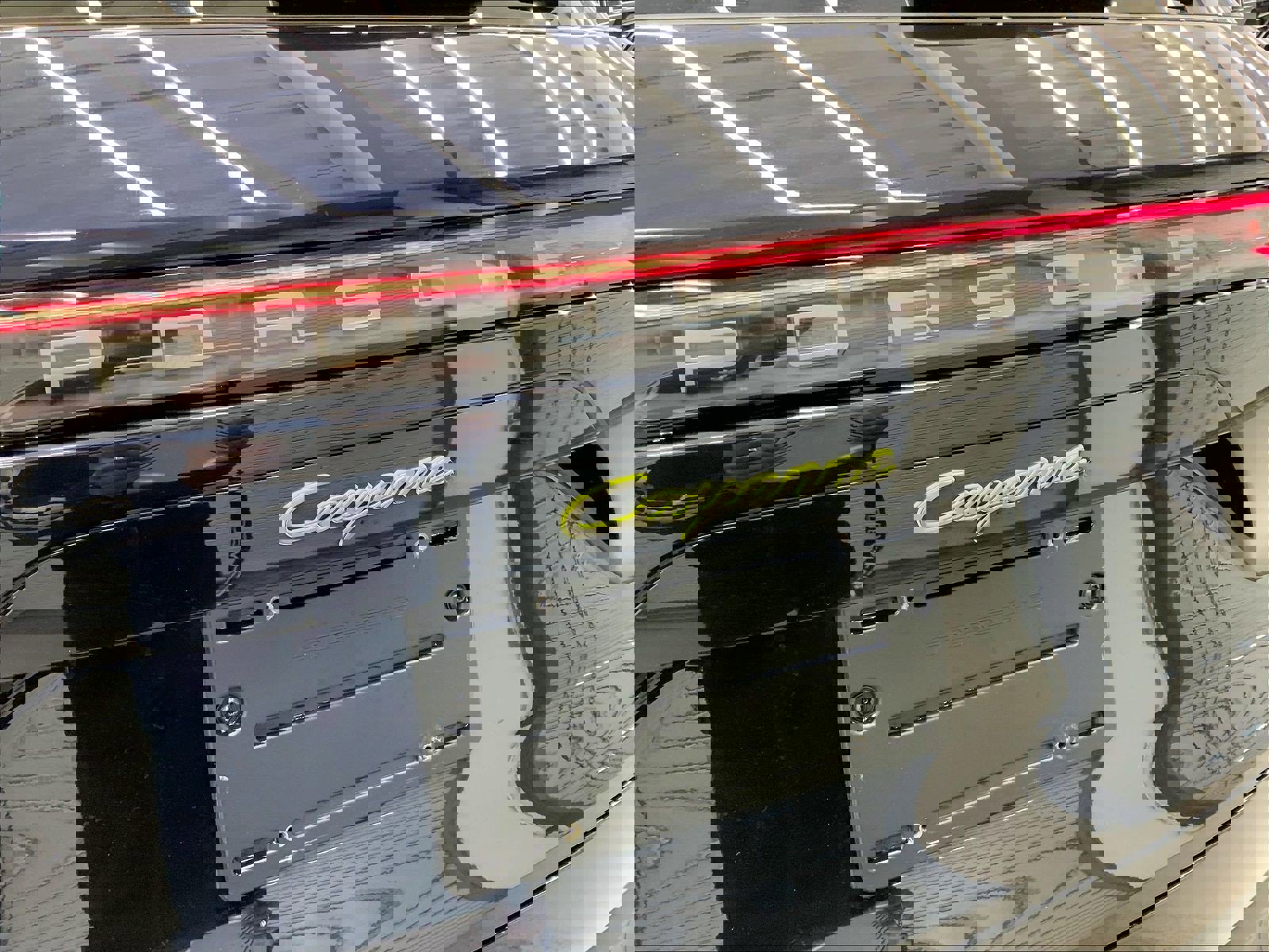 Used 2023 Porsche Cayenne Platinum Edition image 32