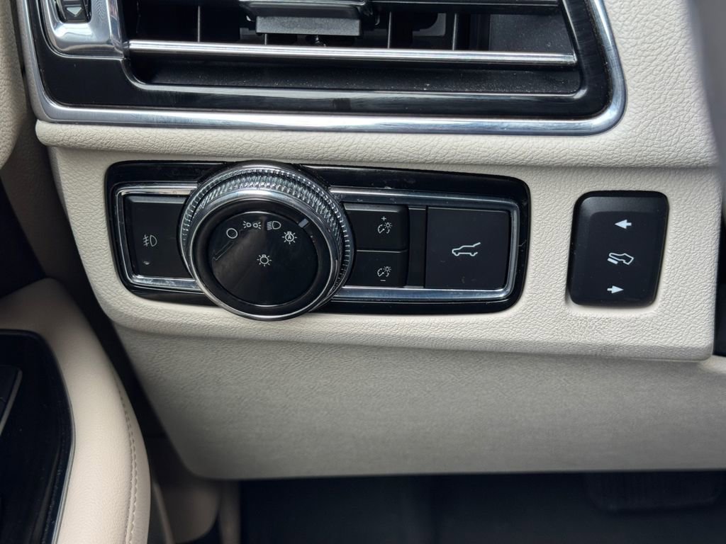 Used 2021 Lincoln Navigator Reserve w/ Luxury Package image 23