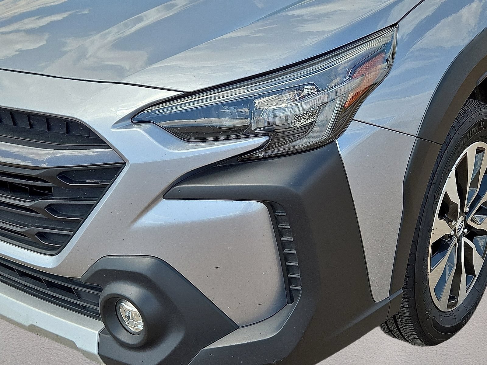 Used 2023 Subaru Outback Limited AWD/4WD image 9