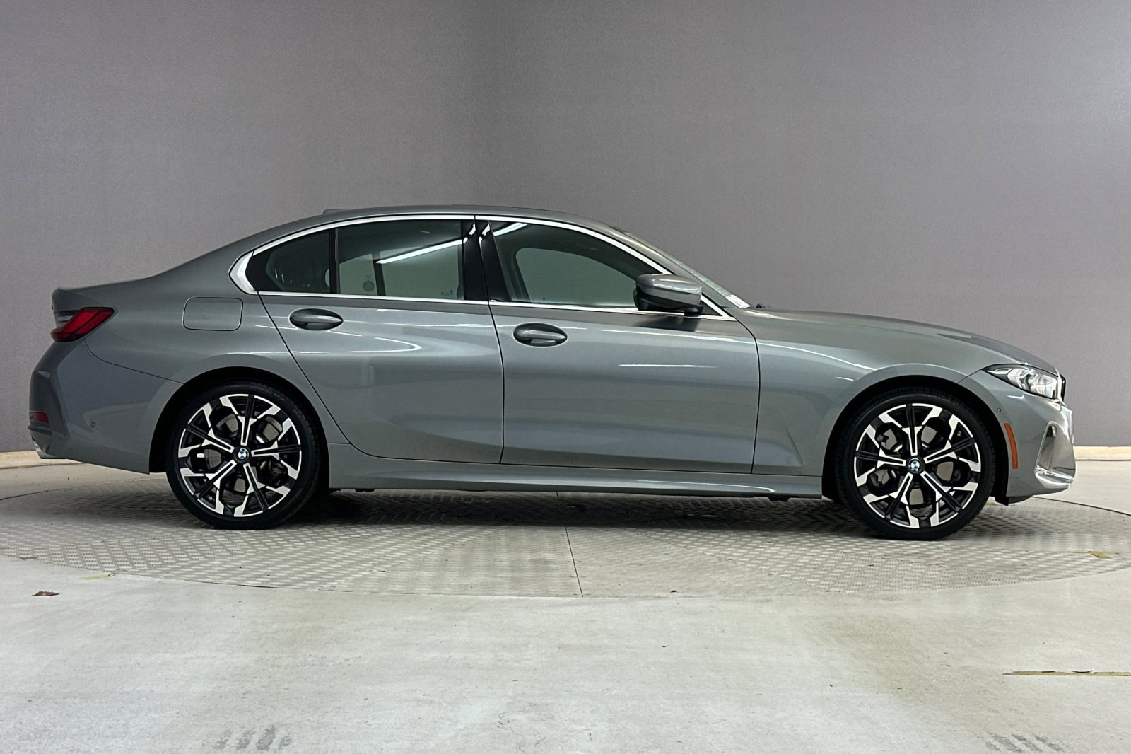 Used 2025 BMW 330i Sedan w/ Premium Package RWD image 7