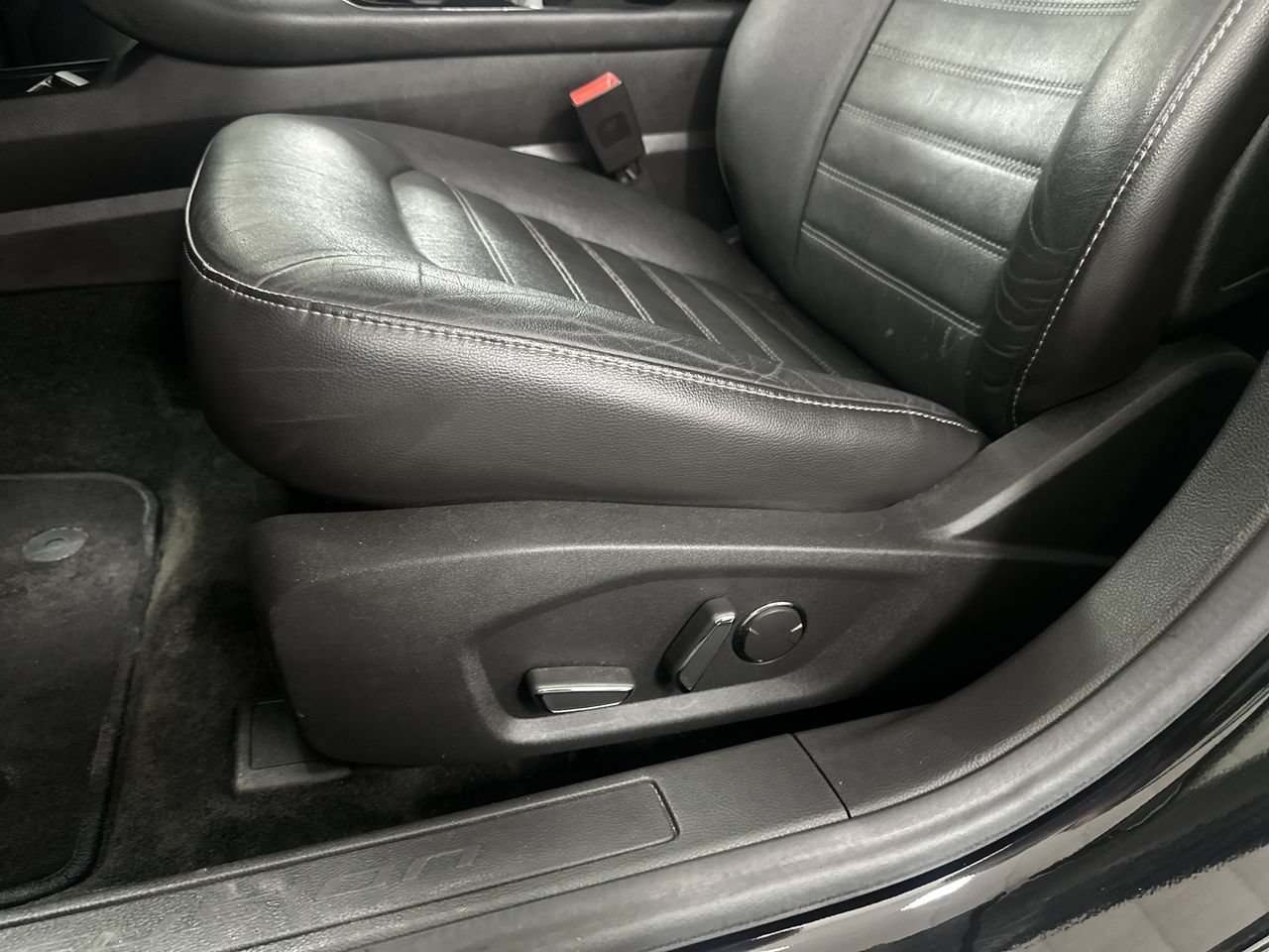 Used 2016 Ford Fusion SE w/ Equipment Group 202A FWD image 12