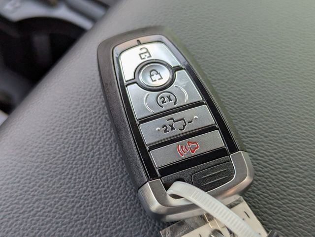 New 2026 Ford F250 Lariat w/ Black Appearance Package image 30