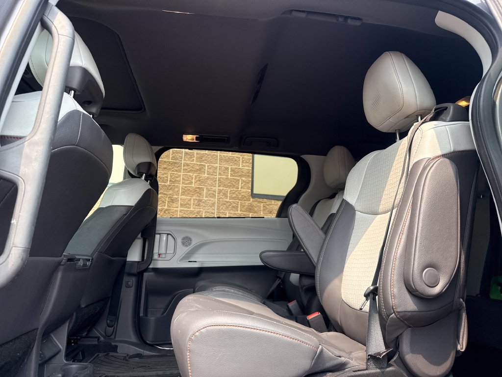 Used 2022 Toyota Sienna XSE w/ XSE Plus Package FWD image 19
