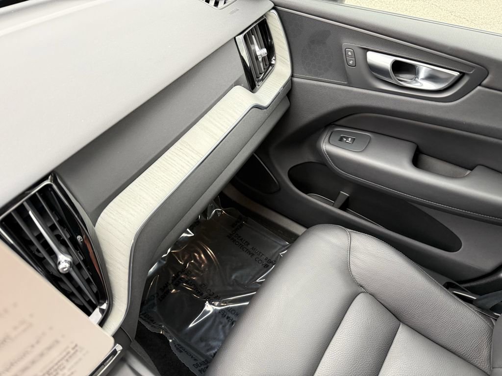 Certified 2025 Volvo XC60 B5 Plus image 29