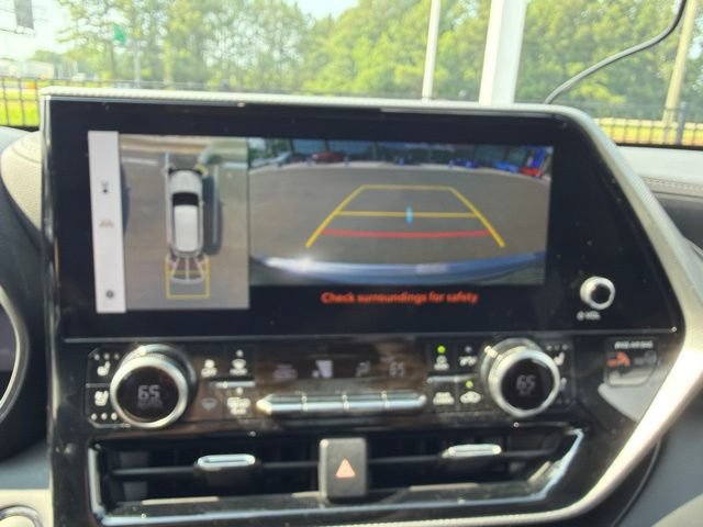 Used 2023 Toyota Highlander Platinum FWD image 21