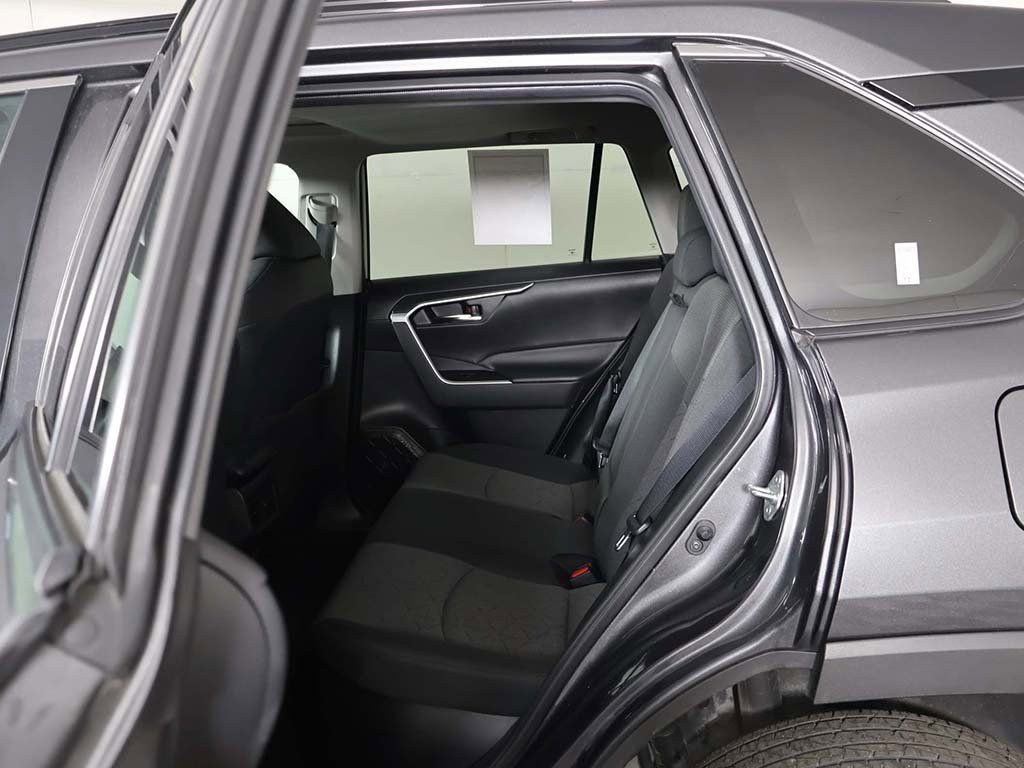 Used 2022 Toyota RAV4 XLE w/ Convenience Package image 32