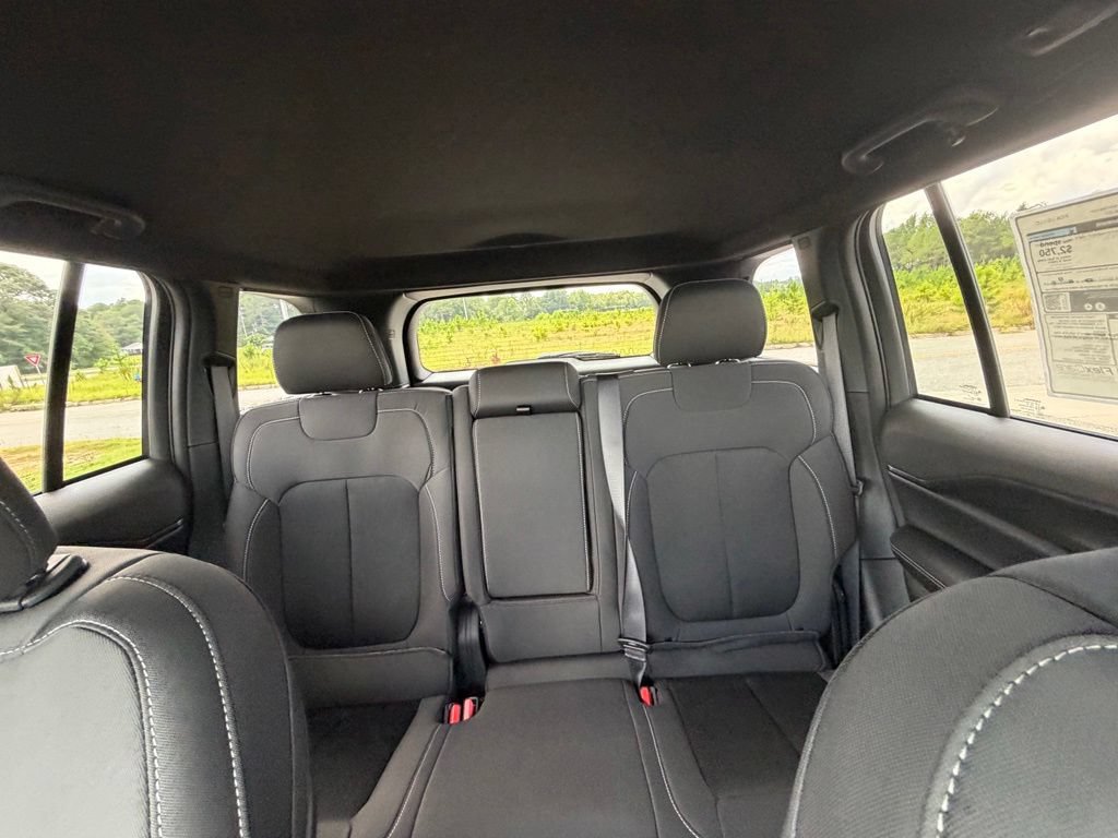 New 2026 Jeep Grand Cherokee Laredo RWD image 37