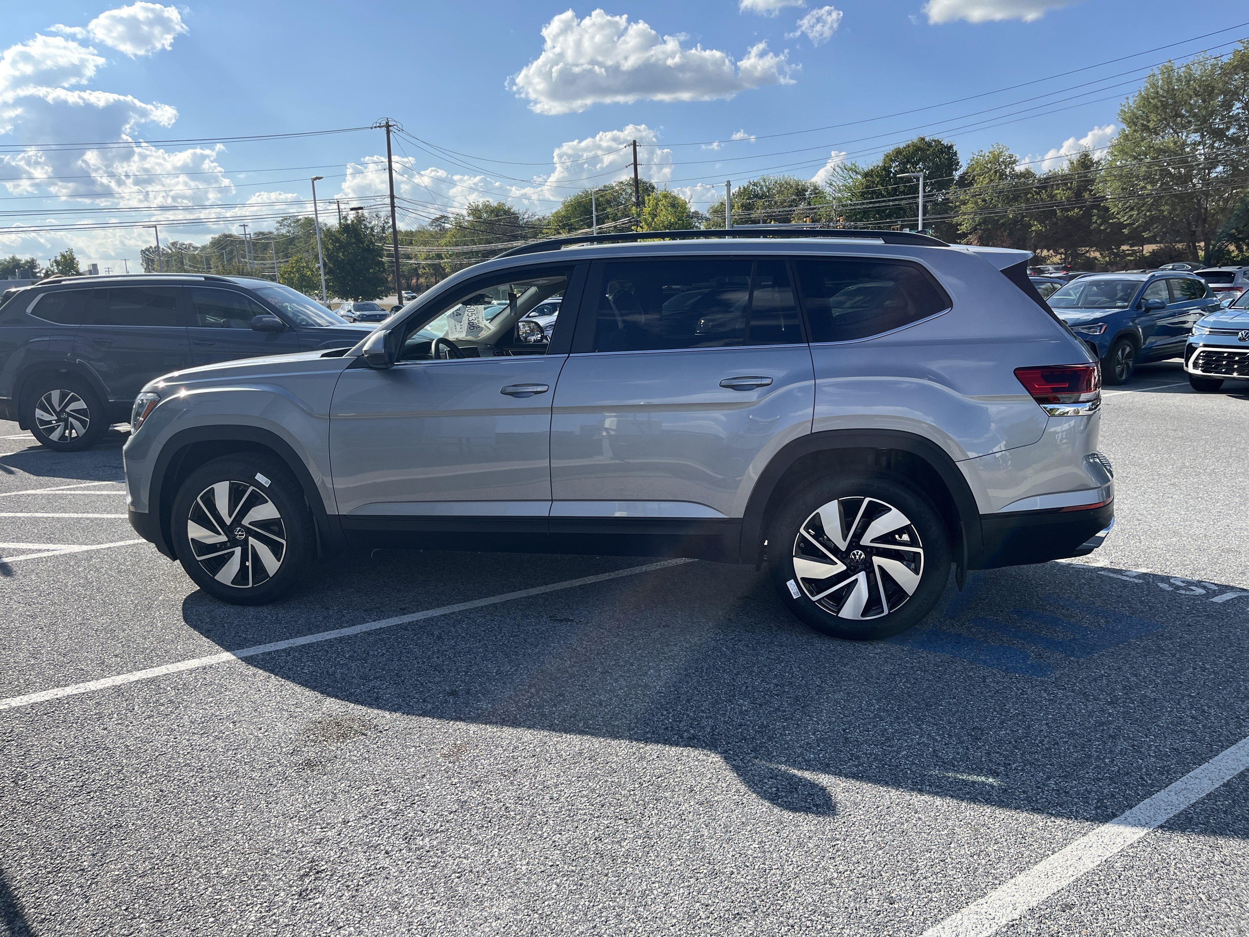 New 2026 Volkswagen Atlas SE image 8