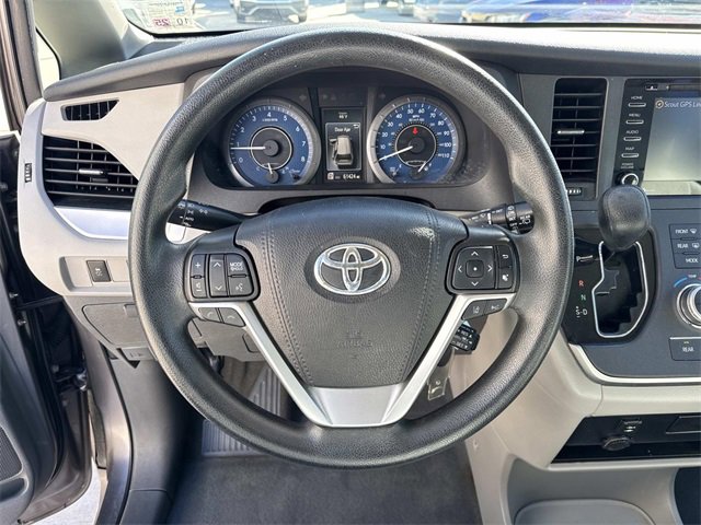 Used 2020 Toyota Sienna LE image 21