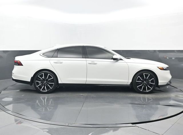 Used 2024 Honda Accord Touring image 2