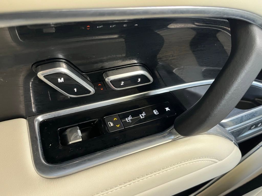 Used 2023 Land Rover Range Rover Long Wheelbase SE image 23