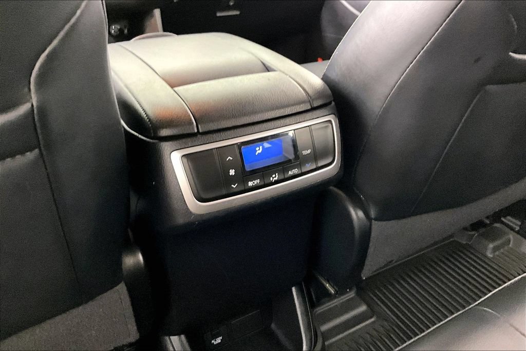 Used 2019 Toyota Highlander Limited FWD image 9