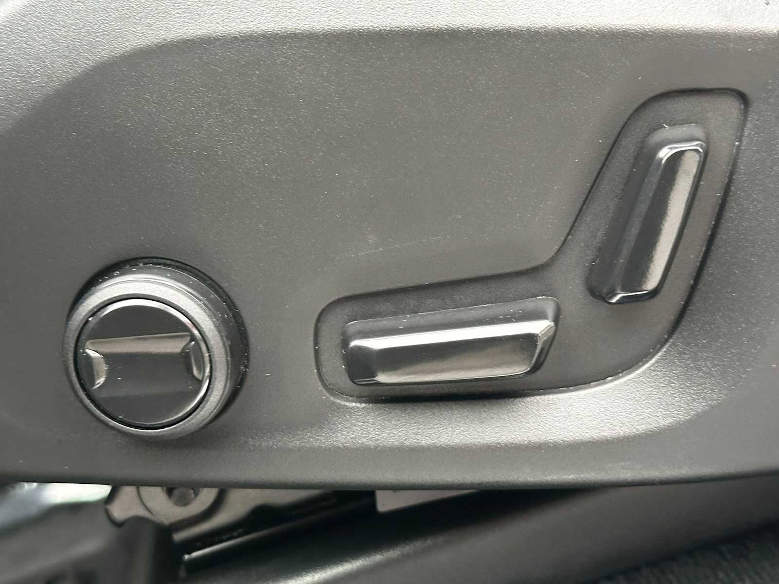 Certified 2023 Volvo XC90 T8 Plus image 31