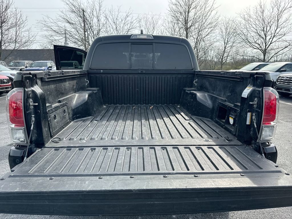 Used 2016 Toyota Tacoma Limited w/ Towing Package image 25