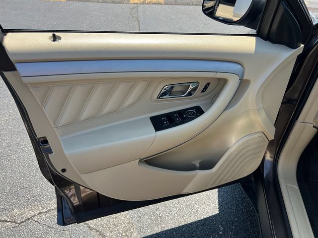 Used 2016 Ford Taurus SE FWD image 10