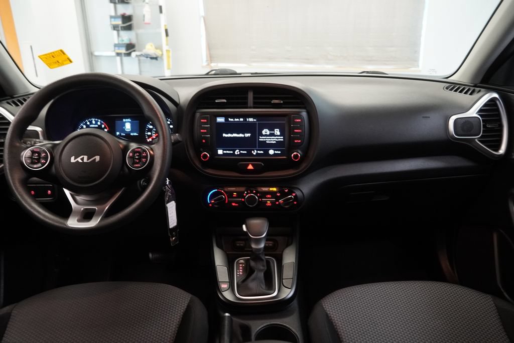 Used 2022 Kia Soul LX FWD image 9