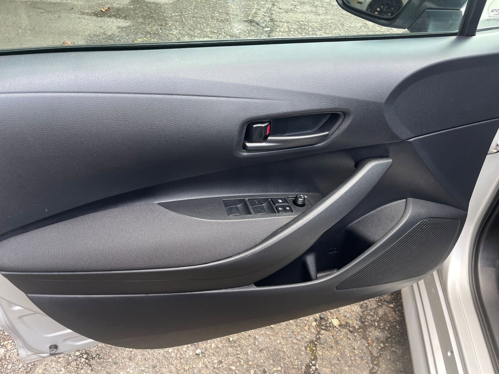 Used 2025 Toyota Corolla LE image 18