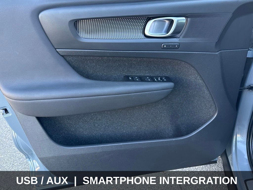 Used 2021 Volvo XC40 T5 R-Design w/ Advanced Package image 13