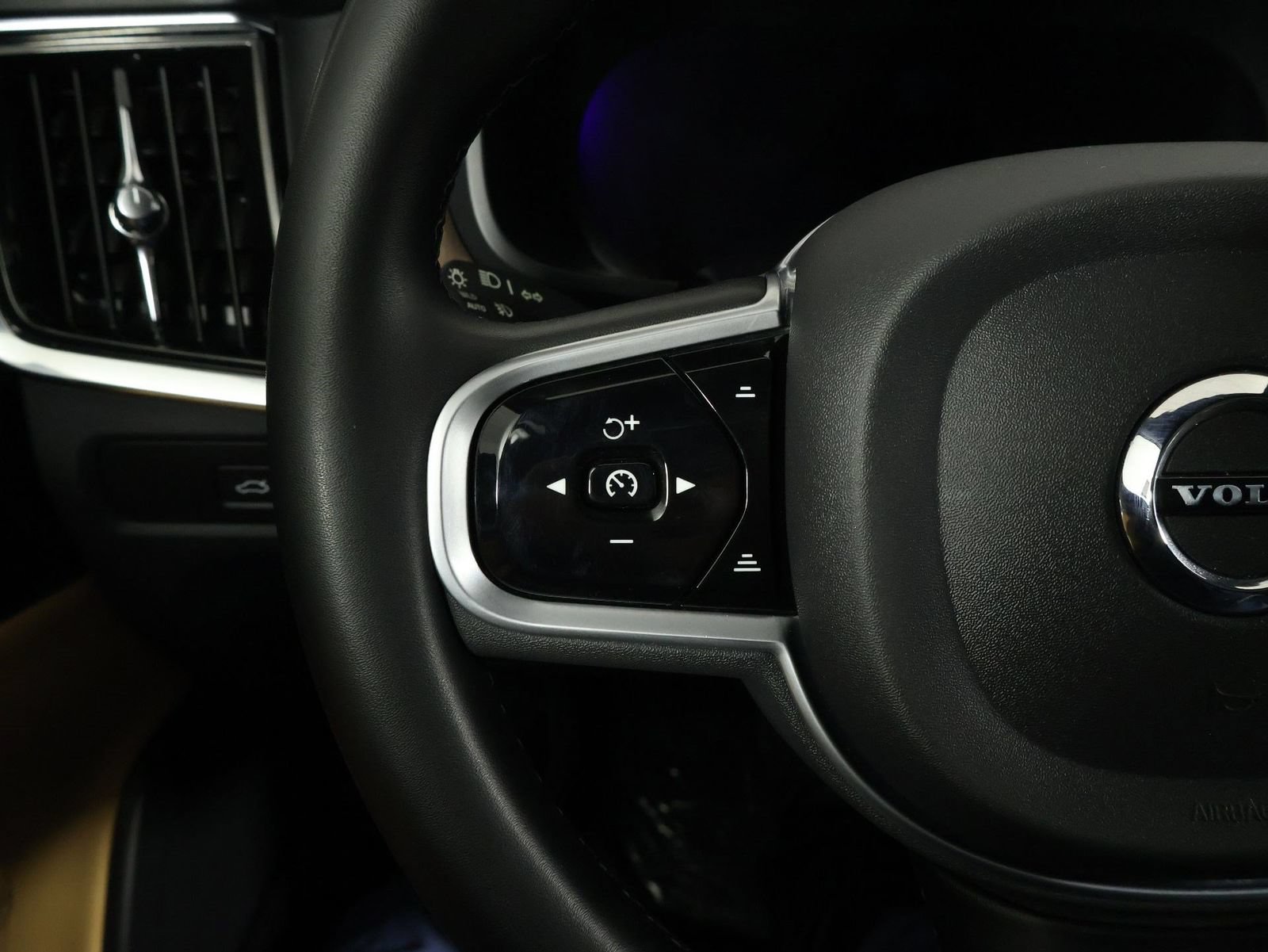 Certified 2023 Volvo V90 B6 Cross Country Ultimate w/ Climate Package AWD/4WD image 10