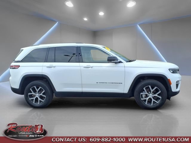 Used 2023 Jeep Grand Cherokee Limited AWD/4WD image 2
