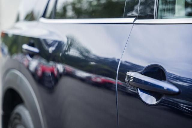 Used 2024 Nissan Pathfinder SV image 16